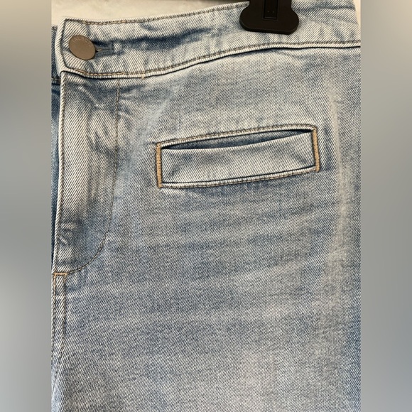 Talbots light wash stretchy cropped wide leg ankle jeans, front pockets; size 6 - Picture 2 of 8